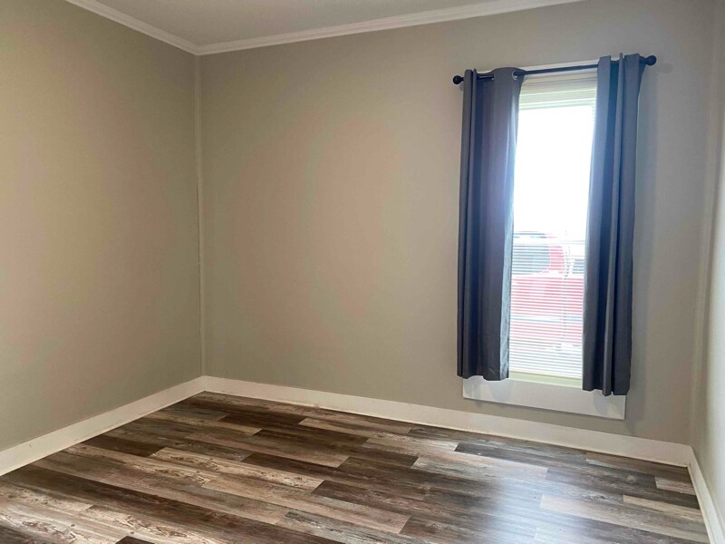 Building Photo - 613 Moore Ave