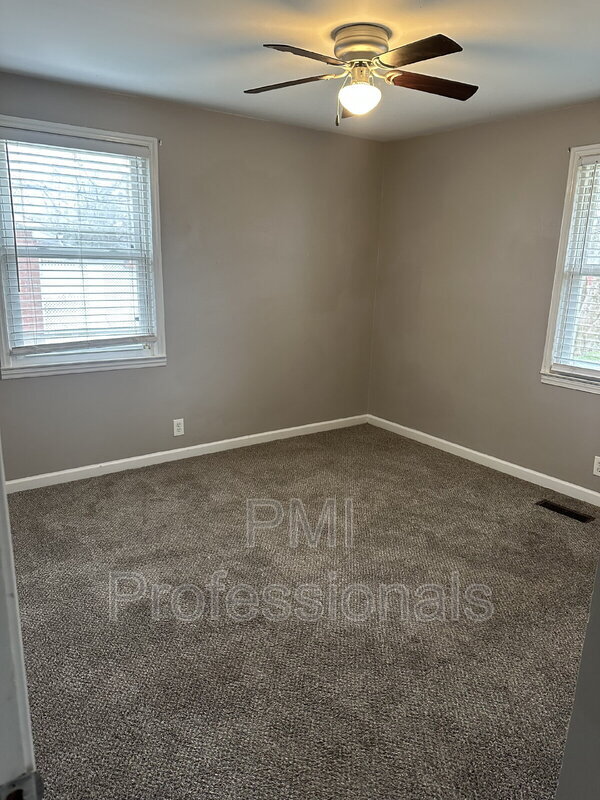 Building Photo - 2102 Cypress Dr