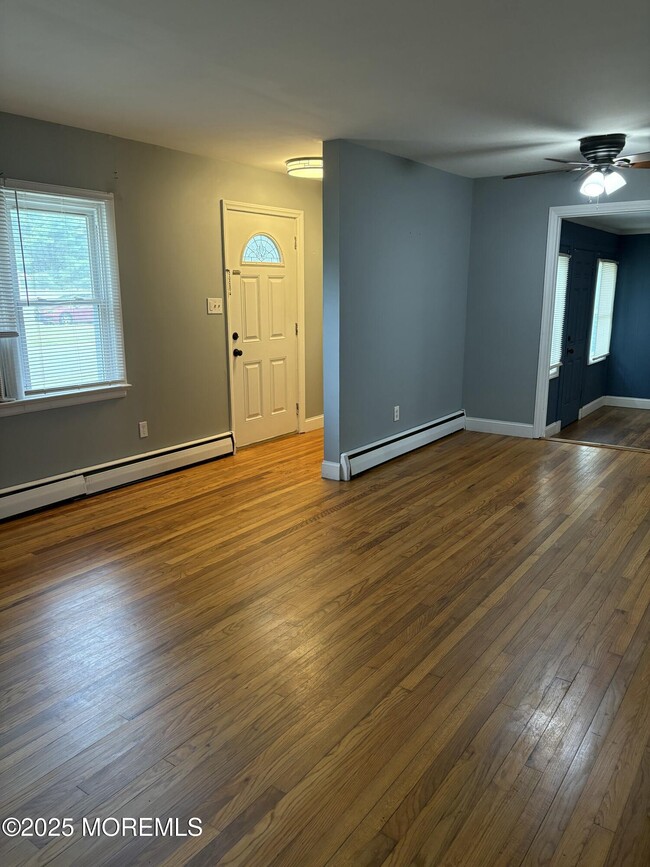 Building Photo - 609 Cable Ave