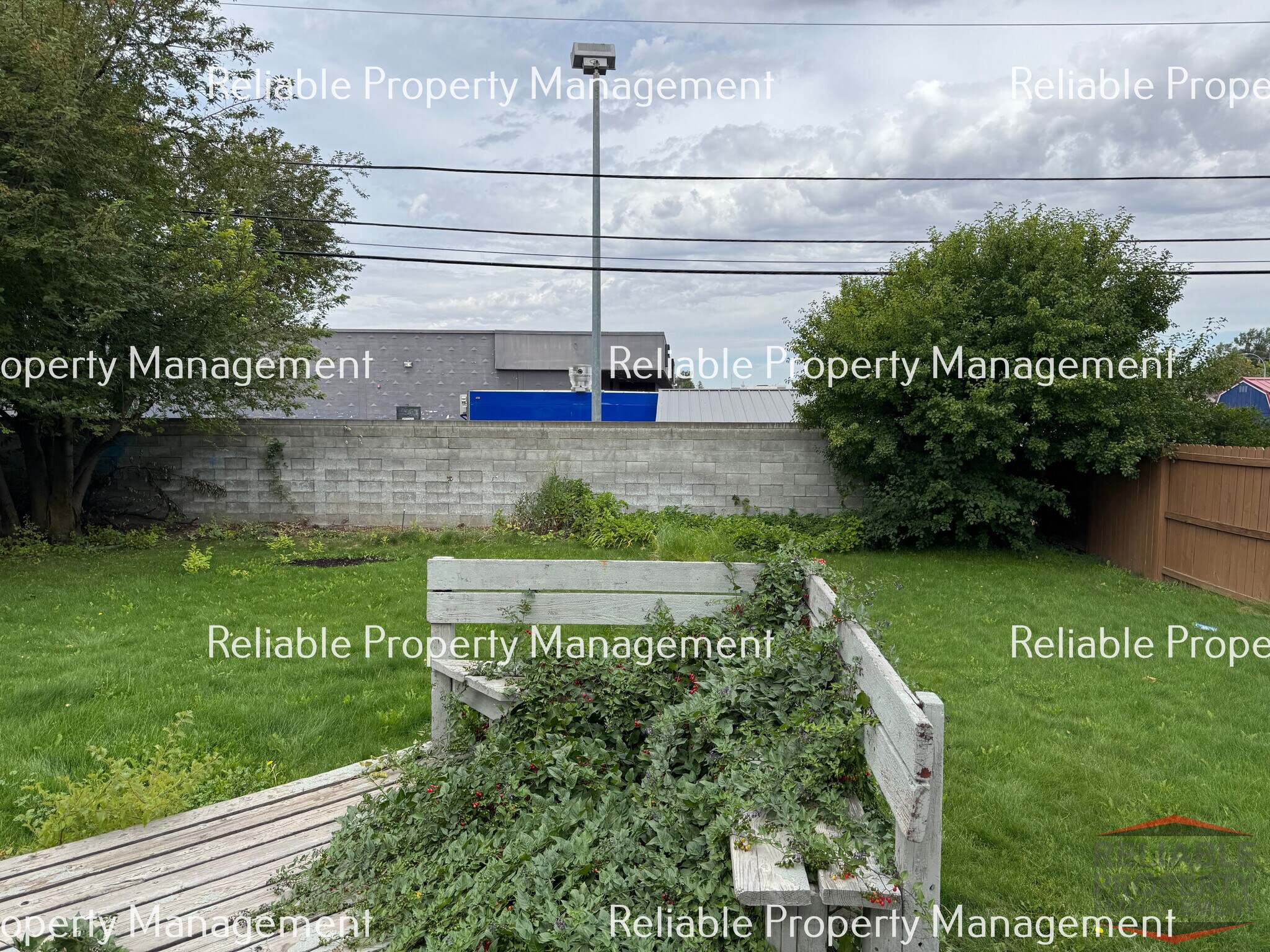 Building Photo - 160 Ronglyn Ave