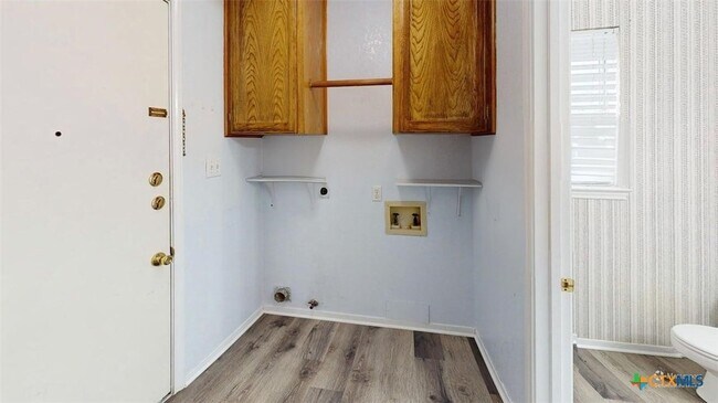 Building Photo - 609 Man O War Dr