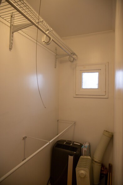 Closet2 - 1229 23rd St