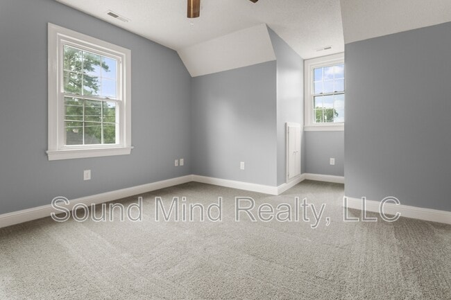Building Photo - 933 Beechwood Dr