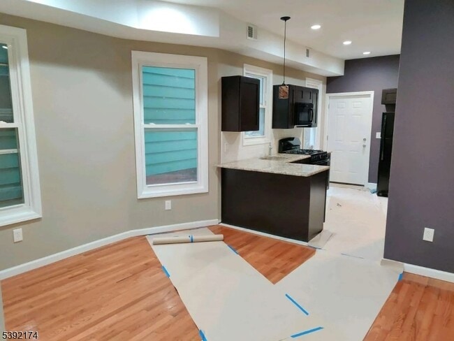 Building Photo - 264 Garside St