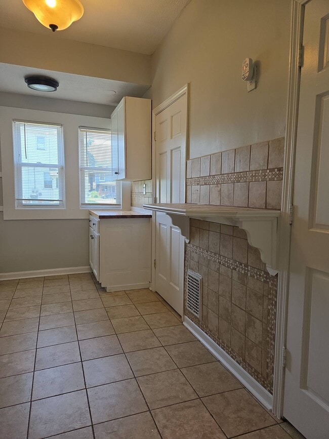 Building Photo - 154 W 23rd St