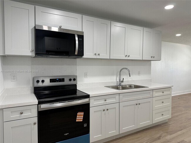 Building Photo - 116 NW 2nd Ave