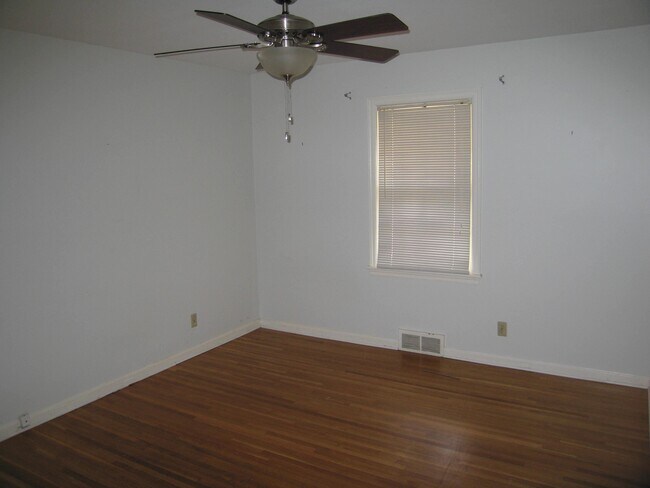 Building Photo - 5055 Howard Pl