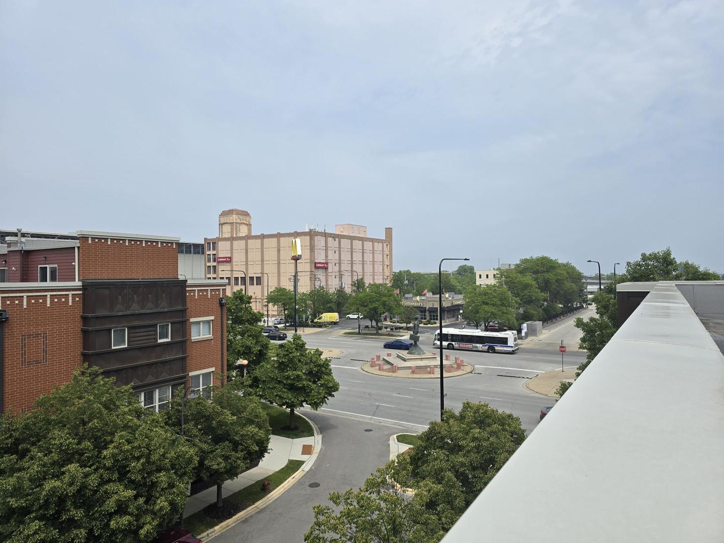 Building Photo - 353 E Eastgate Pl