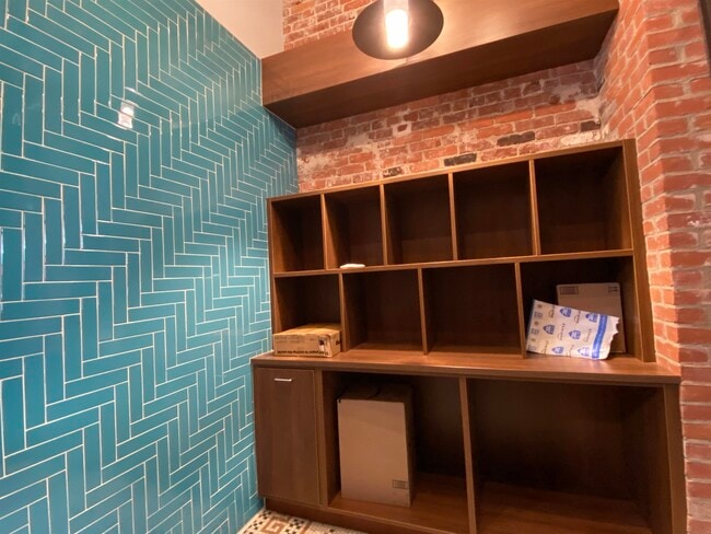 Building Photo - 83 Hanover St