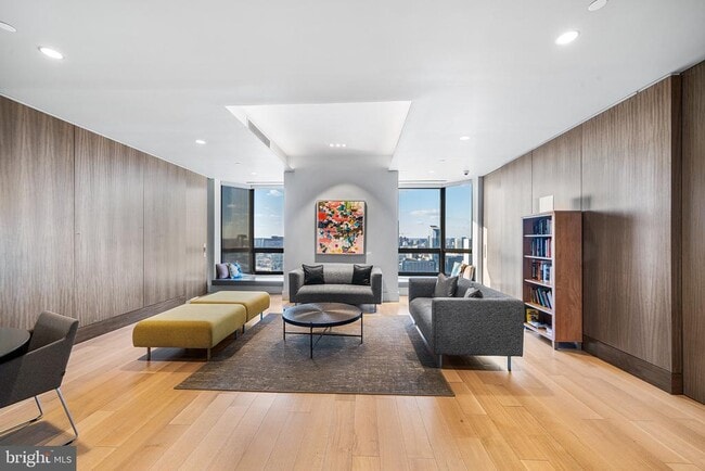 Building Photo - 2020 Walnut St