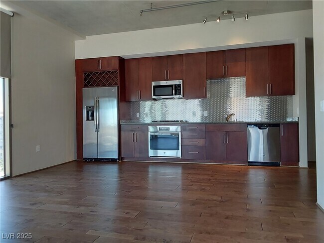 Building Photo - 353 E Bonneville Ave