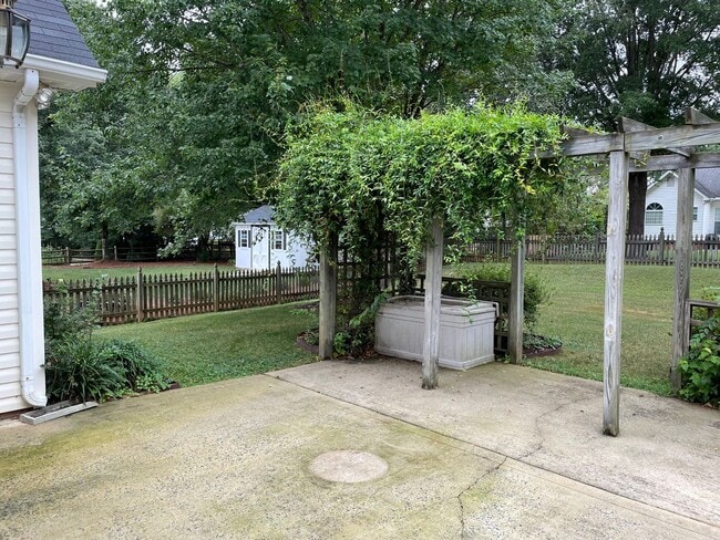 Building Photo - Three Bedroom Ranch Home With Deeded Boat ...
