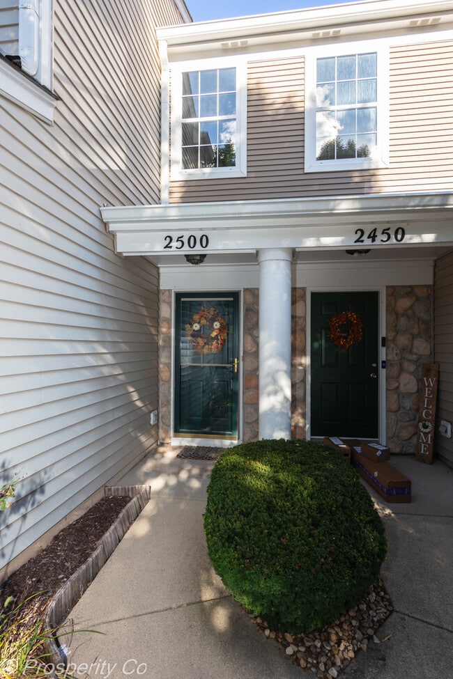 Building Photo - 2500 Oak Tree Ln