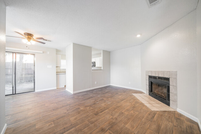 Building Photo - Wyngate Townhomes 3924W