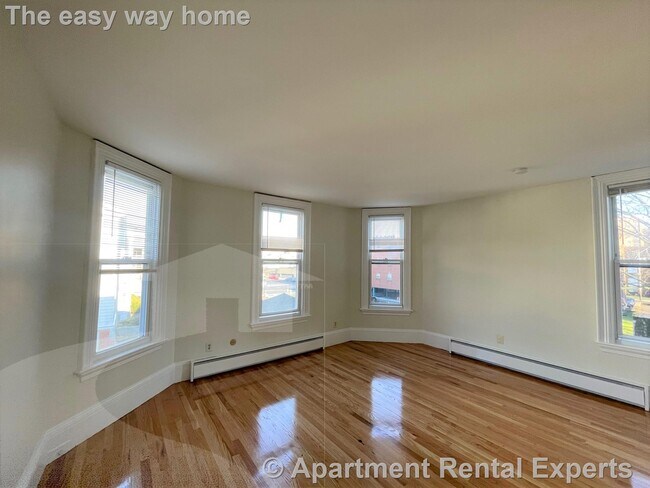 Building Photo - 14 Chestnut St