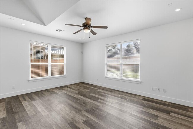 Building Photo - 4124 Valley View Rd
