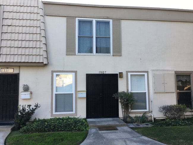 Building Photo - 11027 Slater Ave