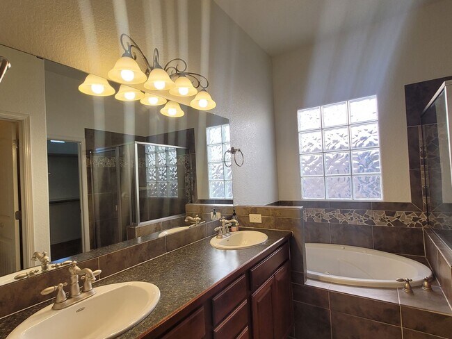 Building Photo - Spacious Home in Del Prado with pool access