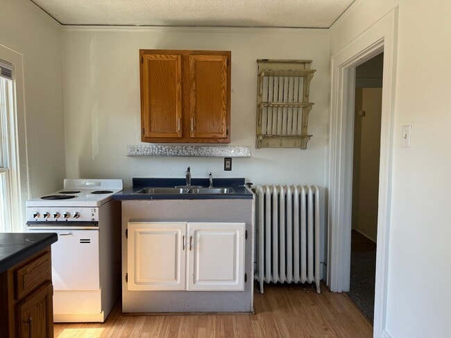 Building Photo - HATCH AND YOUNG 722