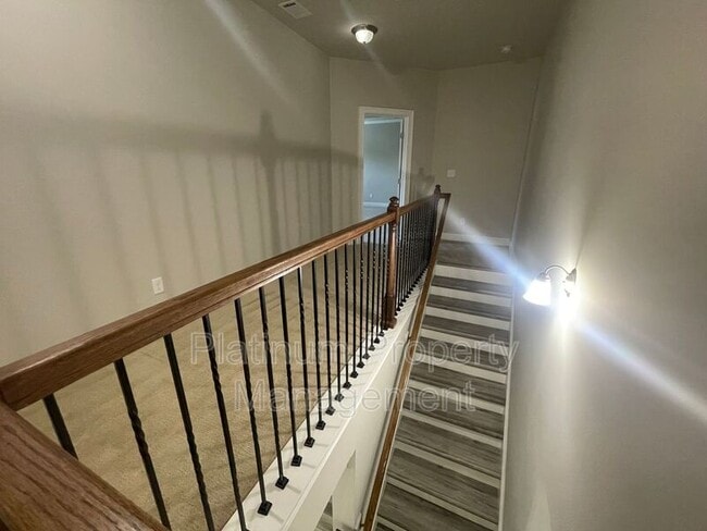 Building Photo - 5180 Mirror Lake Dr