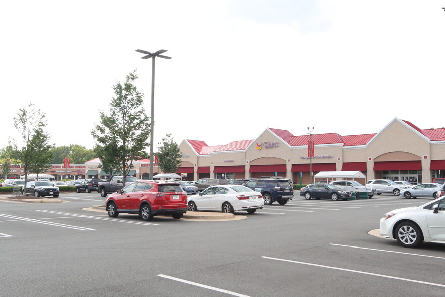 Colonnade-Giant Grocery Store - 13619 Orchard Dr