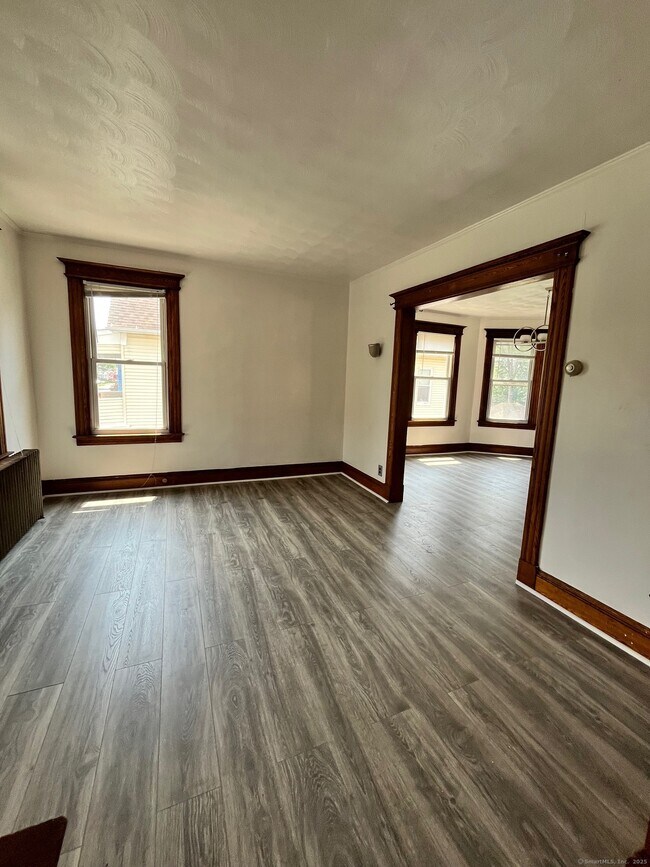Building Photo - 67 Sisson Ave