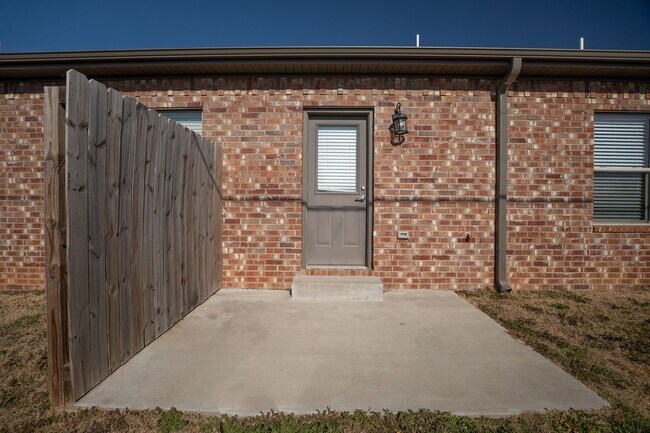 Building Photo - 3-bedroom, 2-bathroom home located in the beautiful Pea Ridge, AR