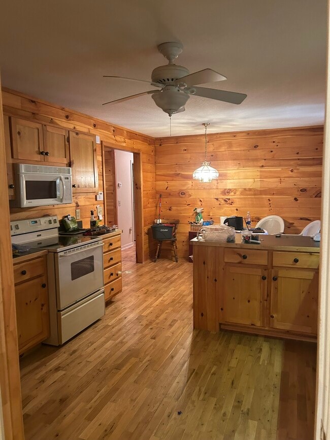 Building Photo - 233 Wildwind Ln