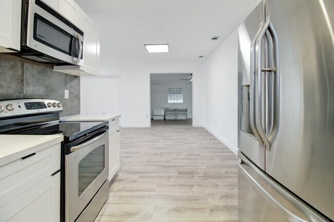 Building Photo - 1730 NE 170th St