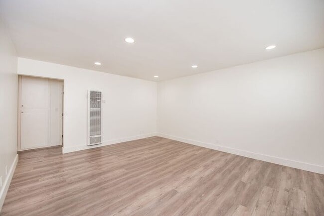 Building Photo - East Side Gem