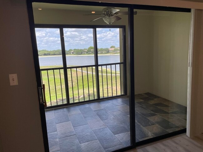 Building Photo - 2800 Palmwood Terrace