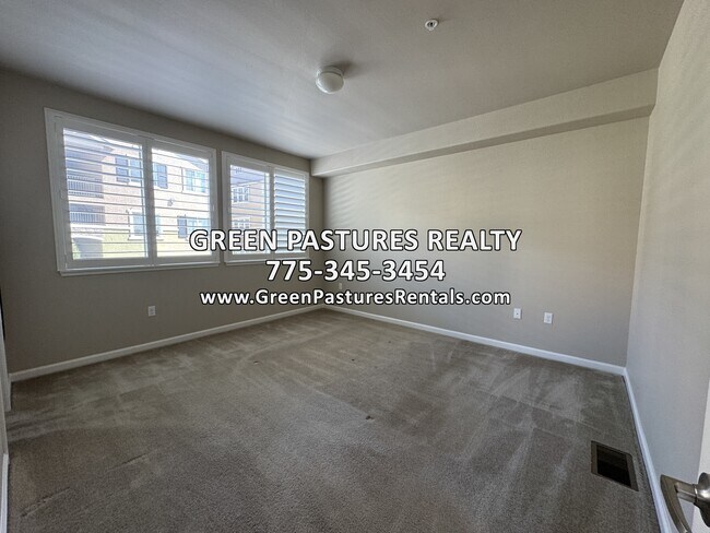 Building Photo - 2490 Eastshore Pl