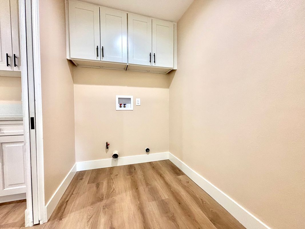 Building Photo - 2013 Victoria