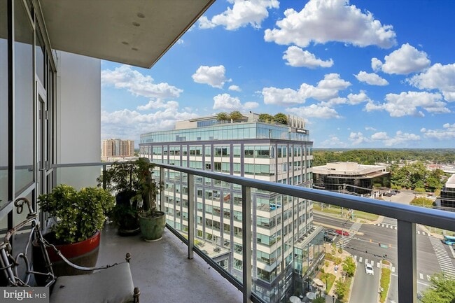 Building Photo - 930 Rose Ave