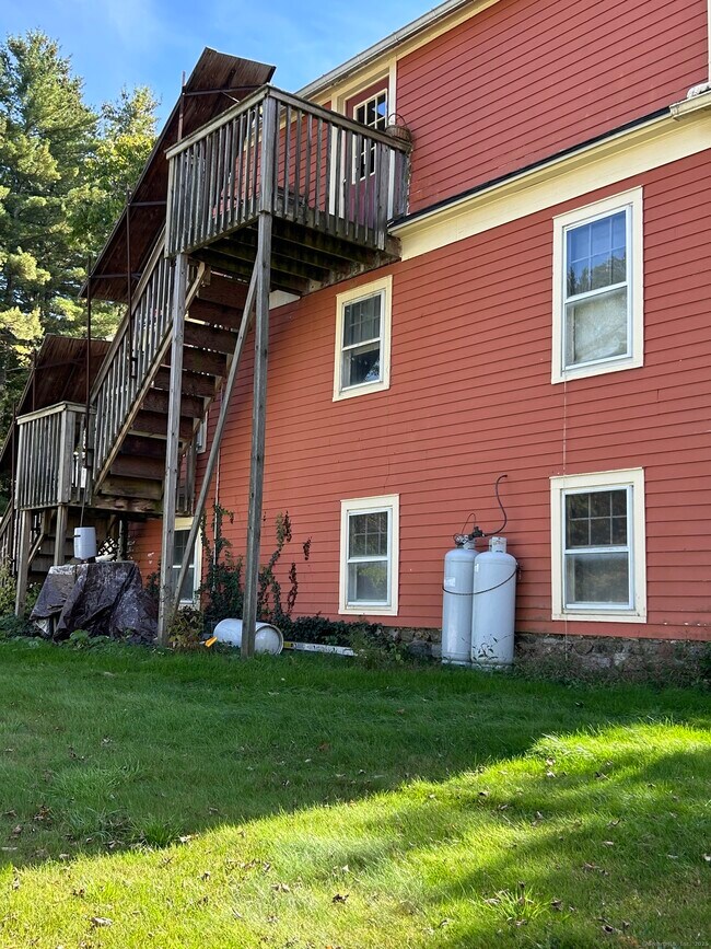 Building Photo - 33 Mountain Ln