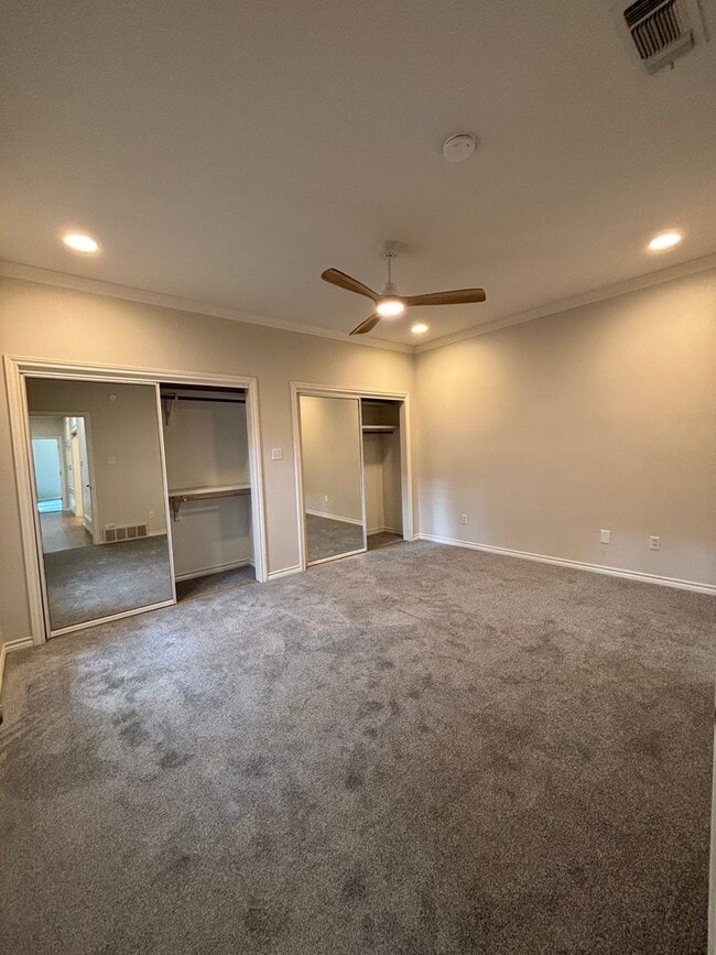 Building Photo - 5026 Bellaire Dr S