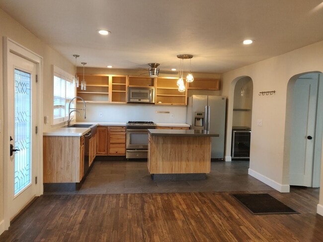 Building Photo - Urban Elegance Meets Ultimate Privacy Near Juniper Park