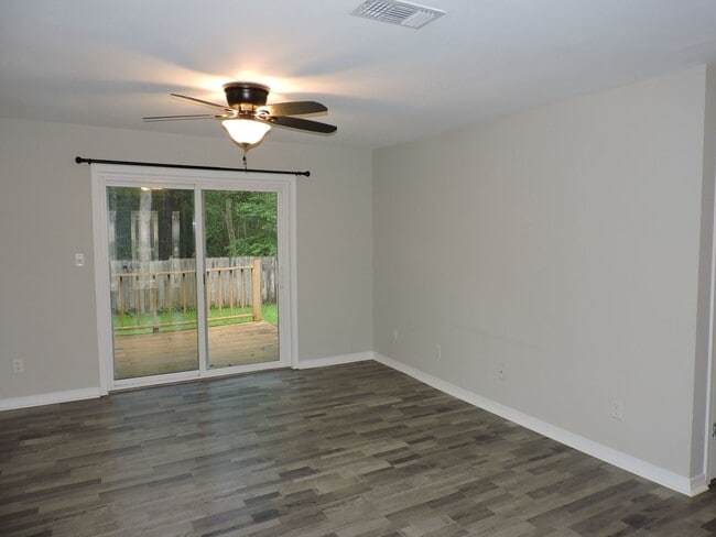 Building Photo - Convenient westside location!