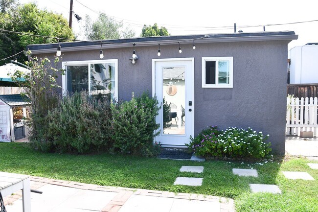 Building Photo - 629 W Culver Ave