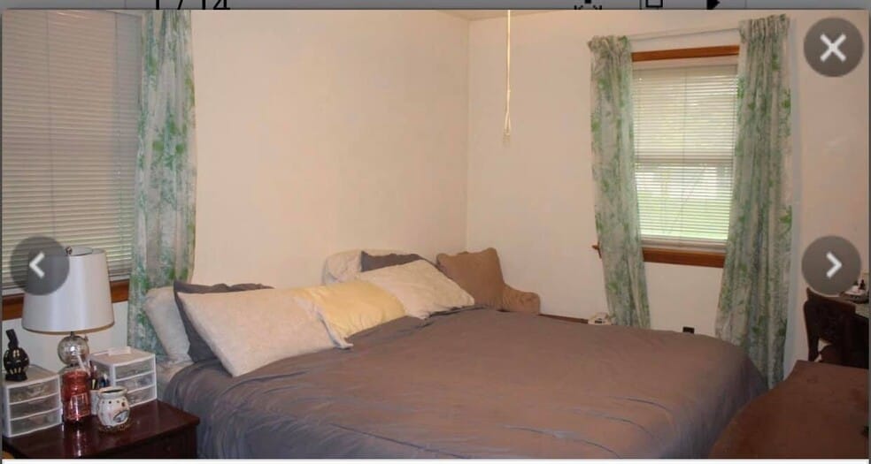 Building Photo - 122 Collins Ave