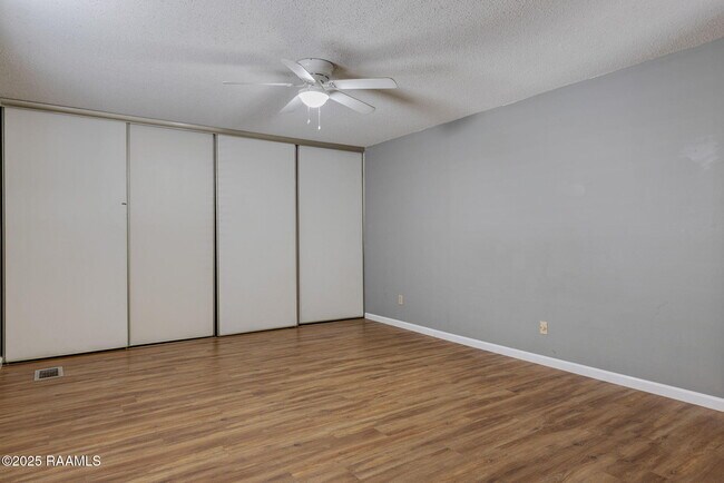 Building Photo - 300 Lozes Ave