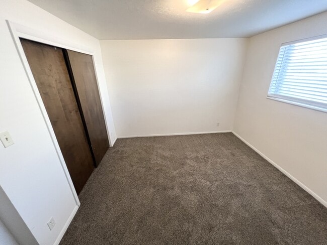 Building Photo - 1540 S 400 E