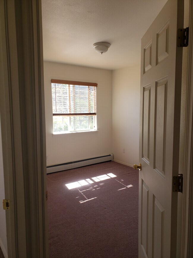 Building Photo - 2815 Acacia Ave