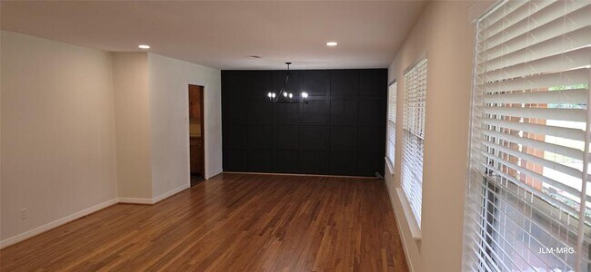 Building Photo - 609 Del Norte St