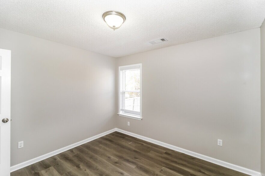 Building Photo - 2827 Fletcher View Dr