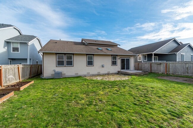 Building Photo - Spacious 3 Bedroom Plus Office with AC, Gas Fireplace and Fenced Backyard