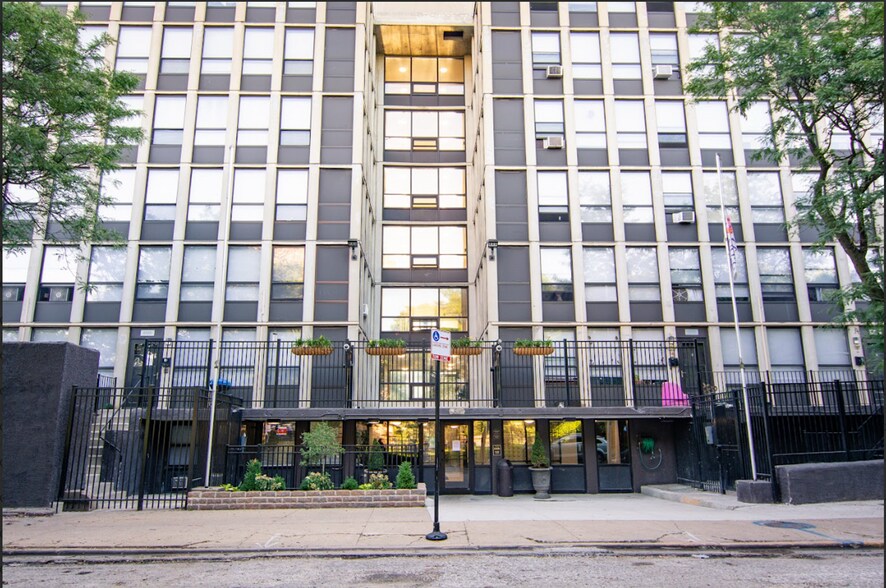 Building Photo - 6521 S Lowe Ave