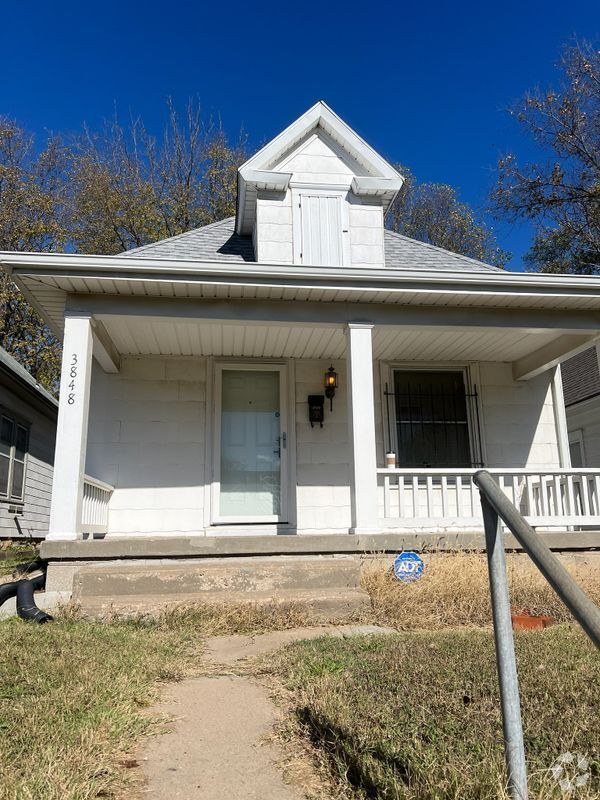 Building Photo - 3848 E 9th Terrace