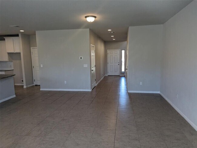 Building Photo - 525 Betty Ann Wy