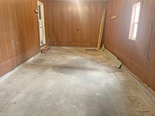 Building Photo - Redwood